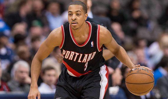 [图]多特新援萨比策亮相 将披“大黄蜂”20号战袍.